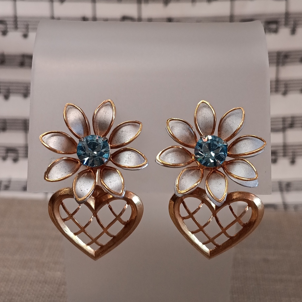 B.N. Gold Tone Flower Heart Screw Back Earrings Vintage